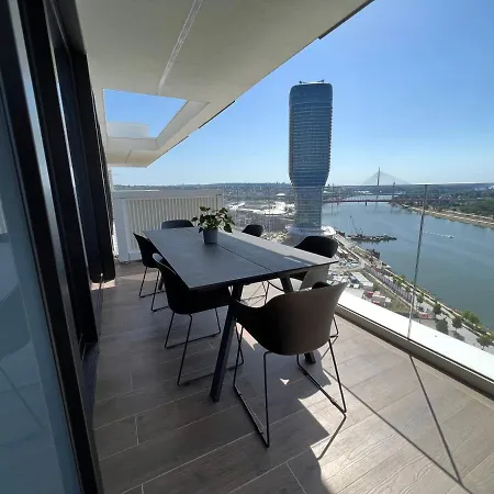 Appartamento Bw Terrace Floor With River View & Self Check-in Belgrado
