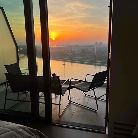 Bw Terrace Floor With River View & Self Check-in Appartamento